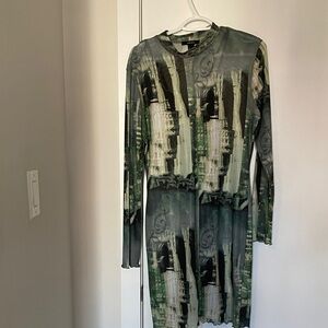 Forever 21 Green Printed Long Sleeve Bodycon Dress